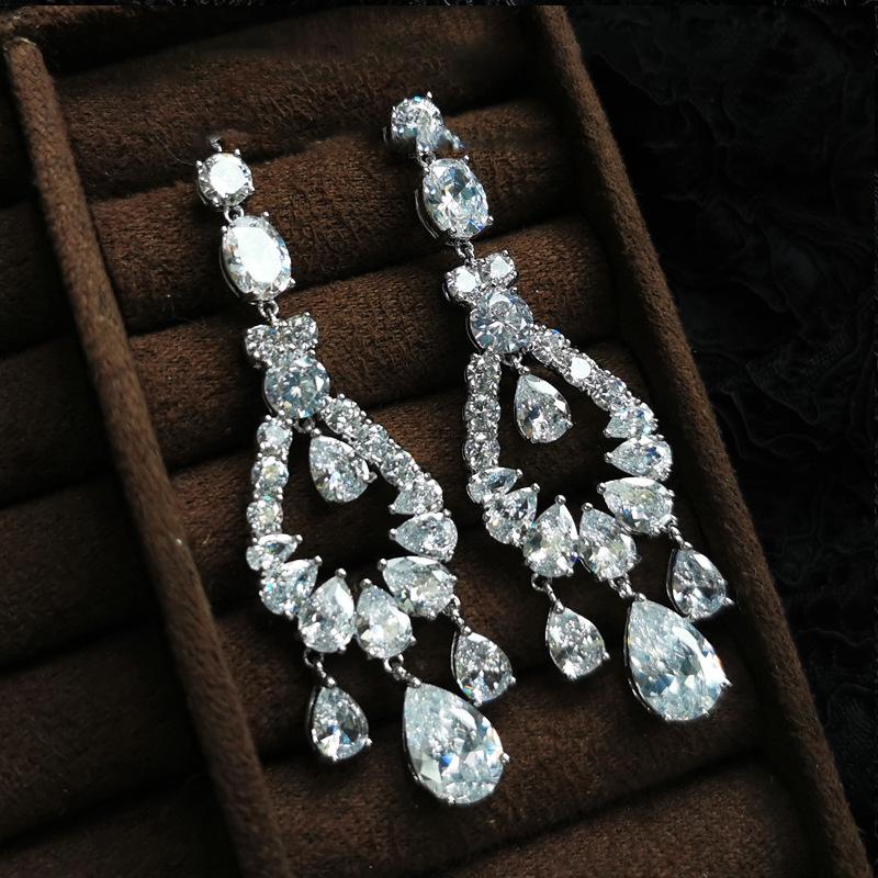 Kwiatowe Perłowe Srebrne Kolczyki Kwadratowe z Diamentami: Elegancka, Wszechstronna Biżuteria dla Słodkiego i Delikatnego Wyglądu.