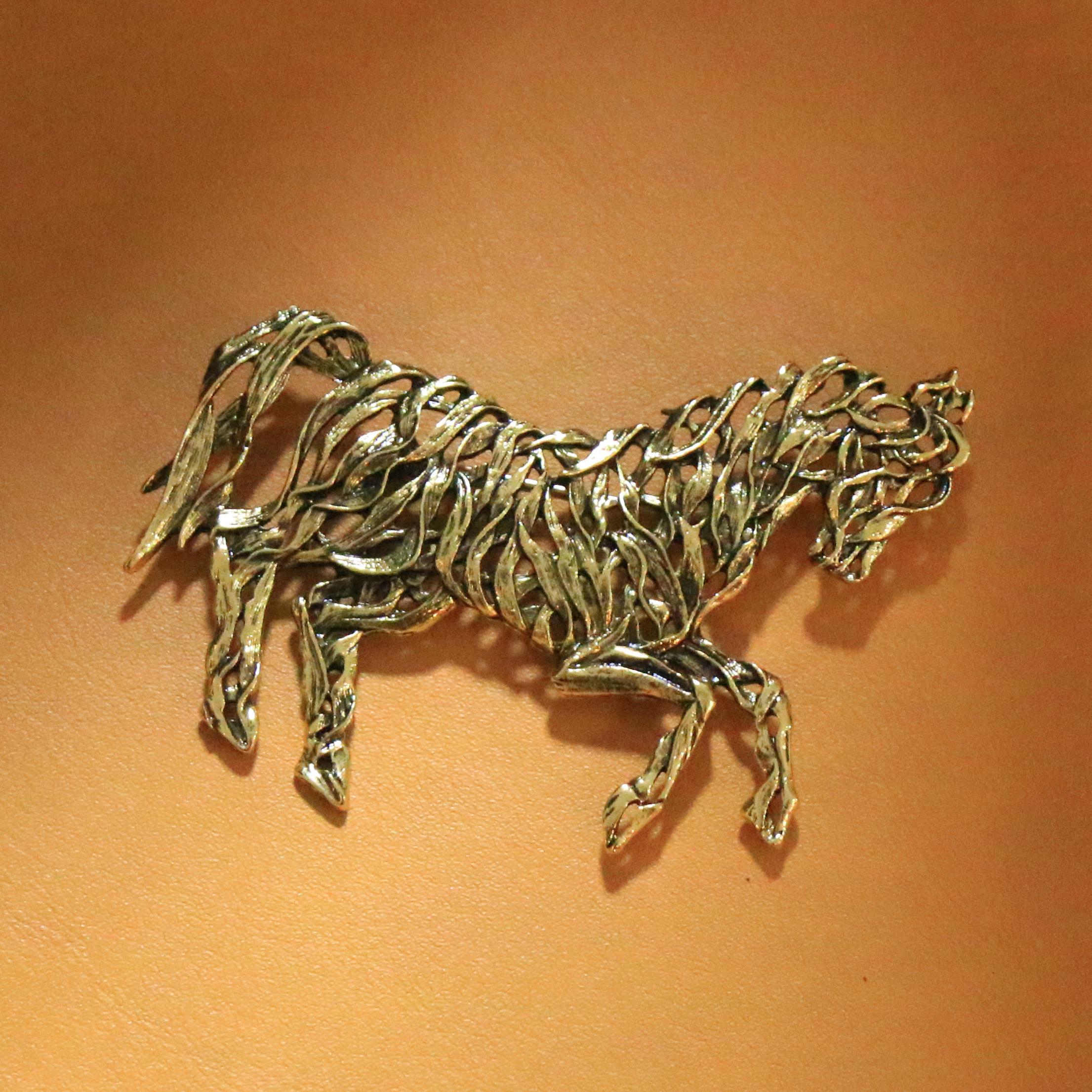 

SKEDS Vintage Horse Zodiac Brooch Abstract Hollow Out Temperament Pins Fashion Creative High-End Retro Badges