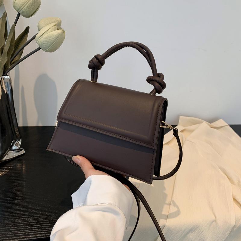 

Повсякденна однотонна сумка через плече 2024 літня нова повсякденна сумочка модна проста сумка-мессенджер в іноземному стилі невелика квадратна сумка темно-коричневого кольору