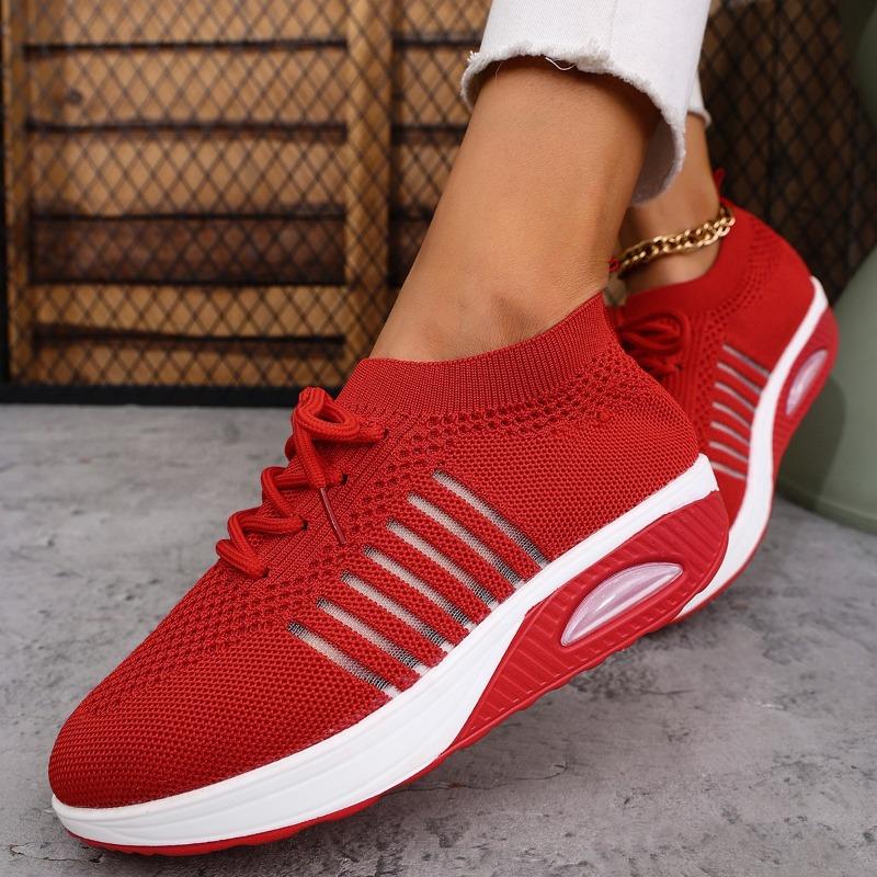 New Summer Casual Sports Shoes 2025 Fly Knit Women's Thick Sole Heightened Lightweight Plus Size Women's Shoes