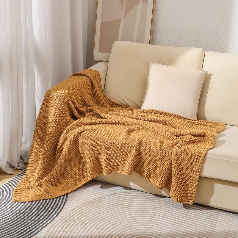 Вязаные декоративные пледы для дивана — фото 15