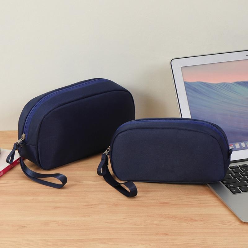 Lightweight Gadget Pouch Water Resistant Material Protects Electronic Devices During Daily Commute and Trip