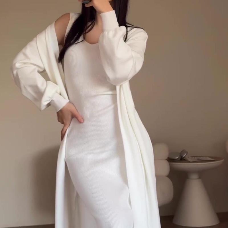 2023 Herbst Europäischer & Amerikanischer Einfarbiger Slim Strickpullover Überknie Langes Kleid Set für Damen