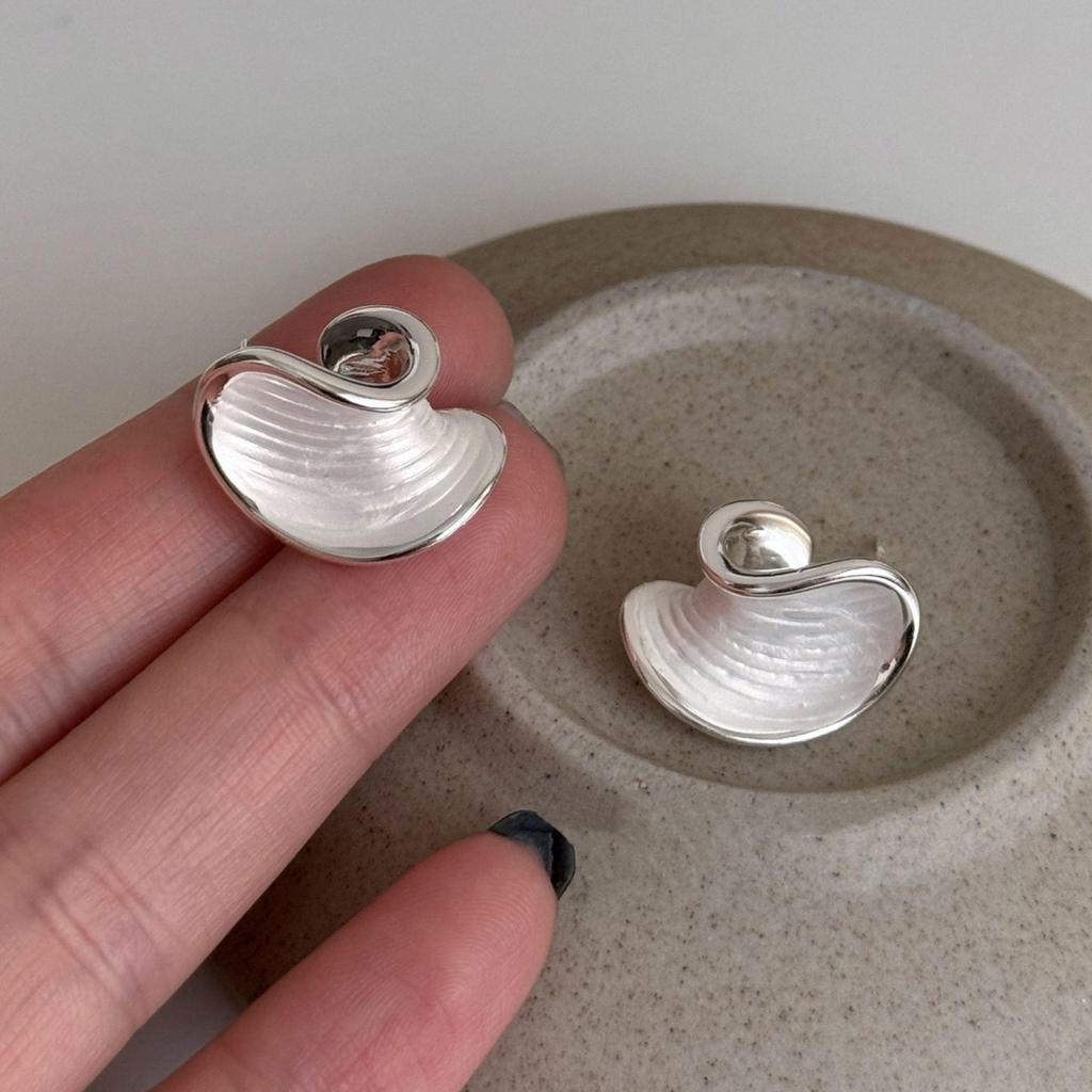 Elegant Ruffled Petal Stud Earrings: Fashionable, Versatile & Trendy Ear Jewelry for Women.