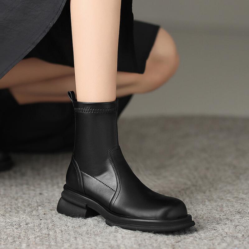 

Korean version of round-toed Martin boots for women s new thick-soled non-slip large-size women s boots, low-heeled comfortable leather boots, autumn 39 чорний