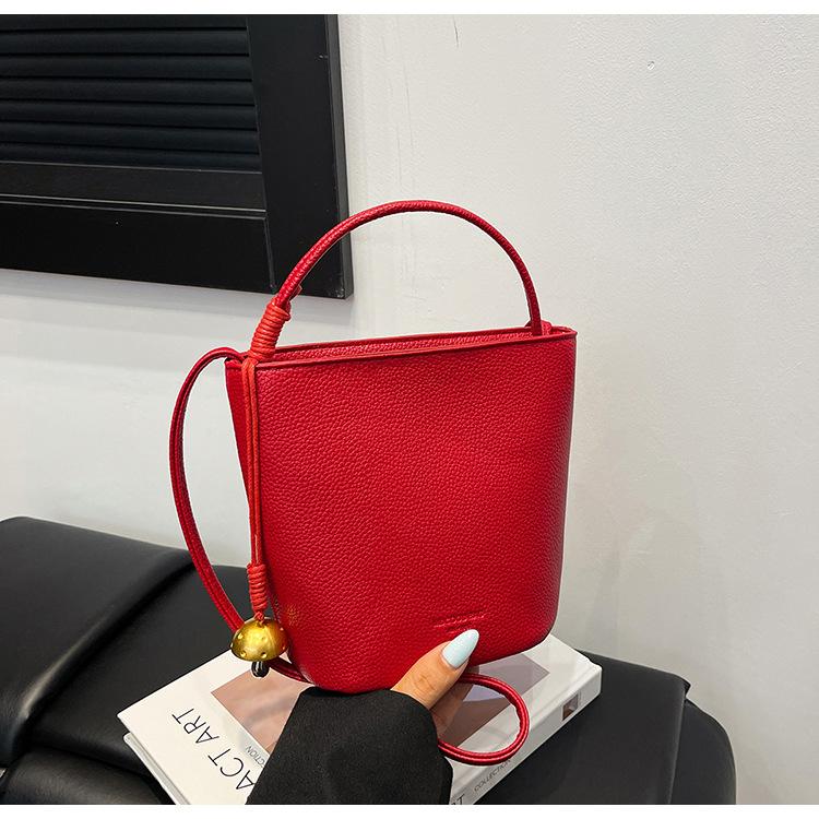 

Retro underarm bag women s 2025 new simple high-end niche bucket bag fashionable and popular shoulder bag