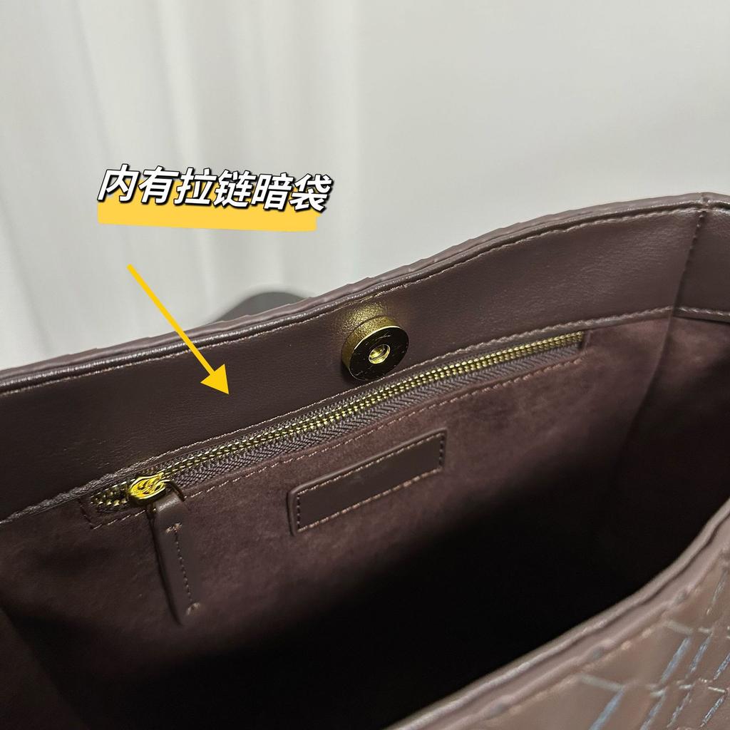 2025 New medieval fashion versatile leather square shoulder underarm crossbody tote bag woven bag hand bucket bag