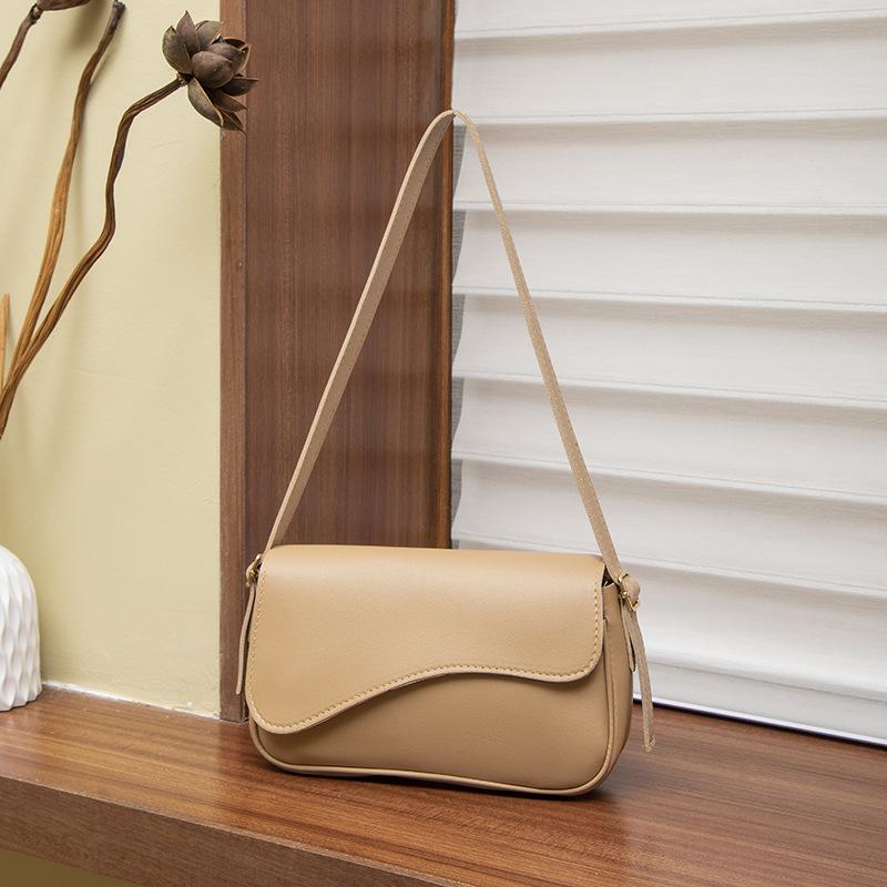 

2025 простой дизайн нерегулярный клапан магнитная застежка квадратная сумка модная и элегантная на плечо под мышкой сумка для мобильного телефона