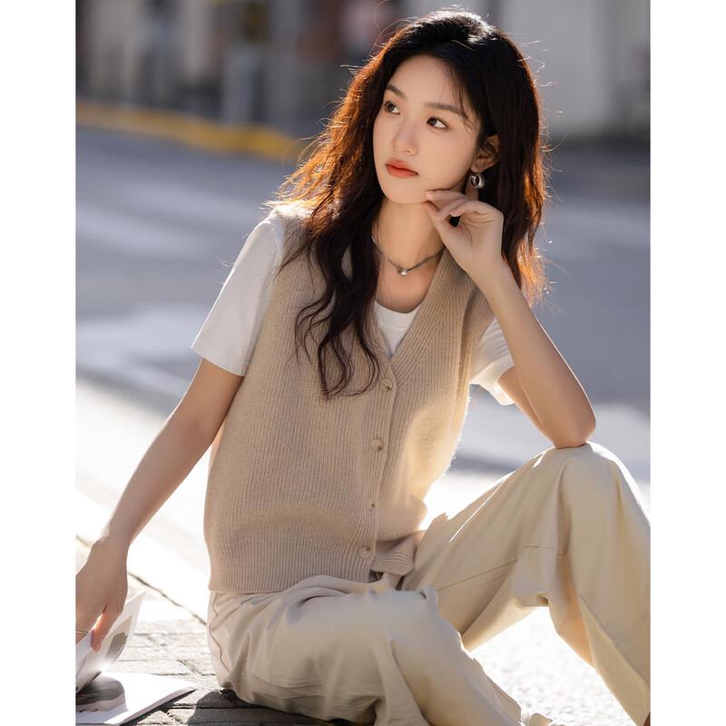 Demana Women s V-Neck Sleeveless Knit Vest S