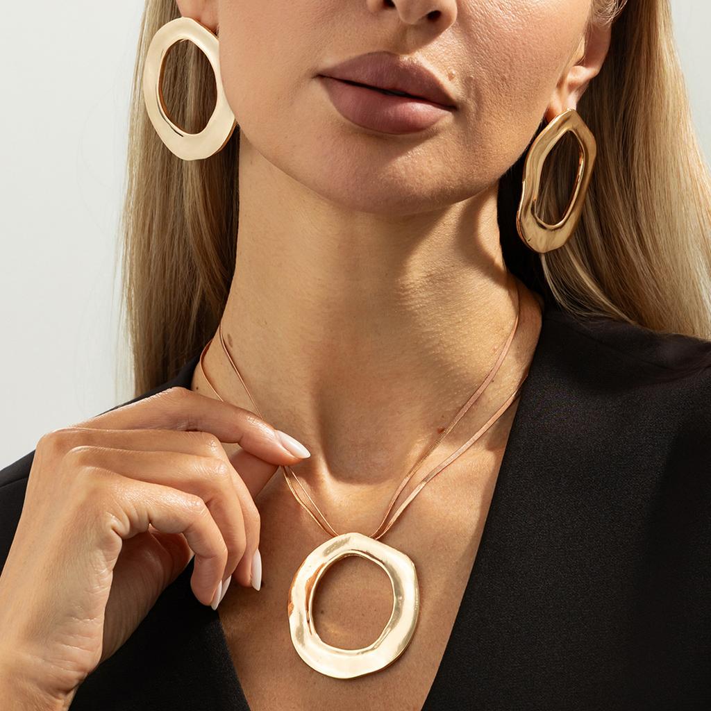 Exaggerated Geometric Metal Round Hollow Pendant Necklace, Hip Hop Snake Bone Chain Collarbone Necklace