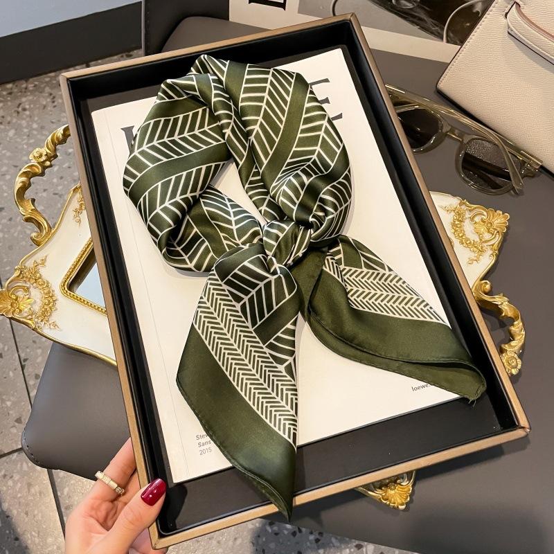 Silk scarf women's neck new scarf with coat 70 small square scarf scarf mother high-end scarf