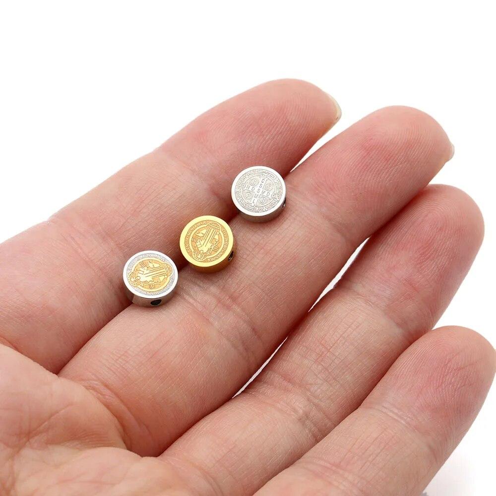 

Нержавеющая сталь Сан-Бенито бусина-подвеска золото/серебро Цвет Металл Крест Святого Бенедикта Зеркальная полировка оптовая продажа 50 шт.