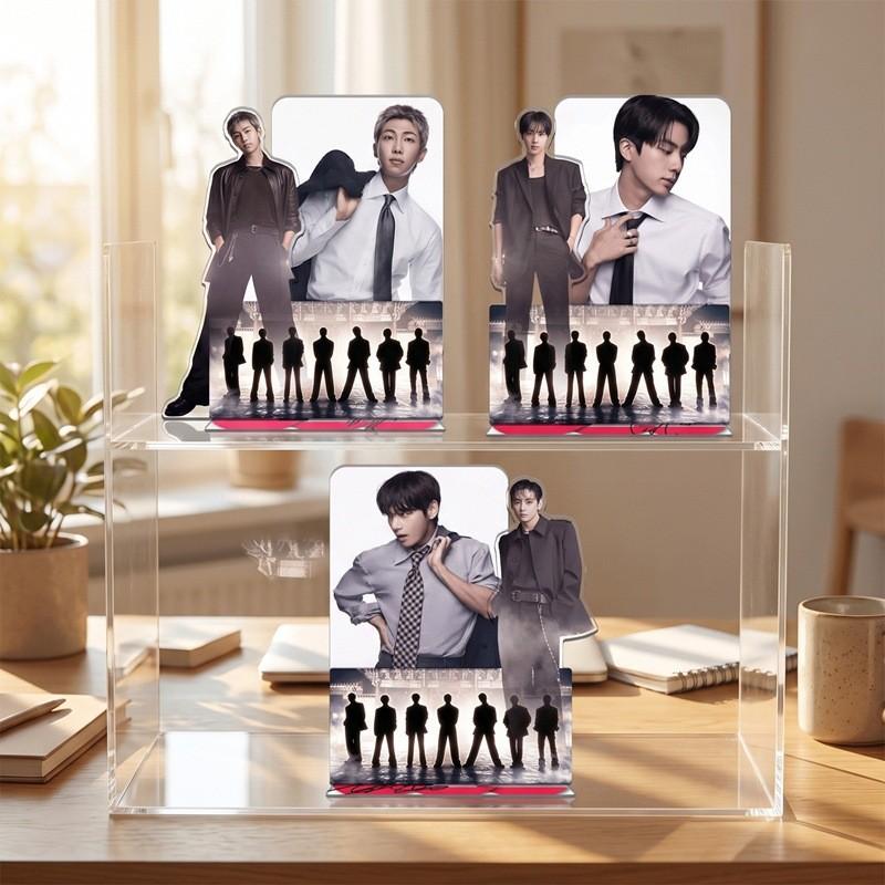 Akrylowy stojak BTS World Tour z bezszwową warstwą do ekspozycji kolekcjonerskiej i jako prezent dla fanów