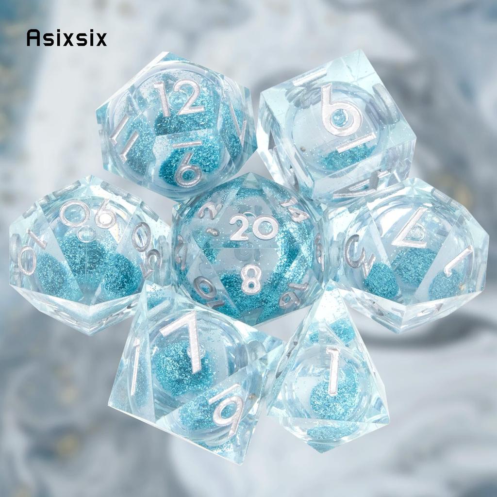 7 szt. Przezroczyste niebieskie żywiczne kostki z płynącym piaskiem, białe numery, ostre krawędzie, wielościenne kostki odpowiednie do RPG, gry planszowej