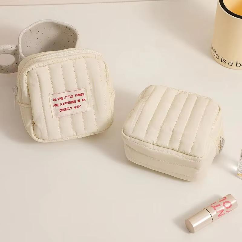 1 Pcs Korean Square Small Makeup Bags Student Small Earphones Zero Wallet Girl Portable Lipstick Storage Bags