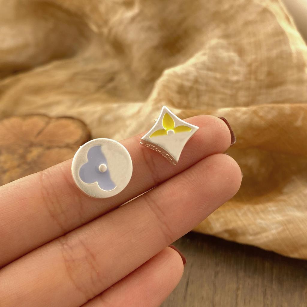 Elegant Two-Tone Rhombus Four-Petal Earrings: Chic Light Luxury Design