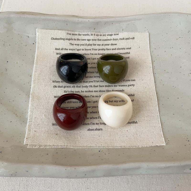 Korean Blogger Style Oval Resin Signet Ring: Women's Fashionable Versatile Finger Ring