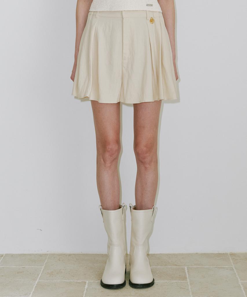 BELLOL Medal Tuck Bermuda Pants Beige