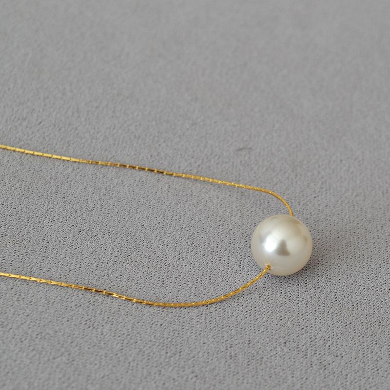 Japan & Südkorea Minimalistische Goldplattierte Messing- & Seiden-Schlüsselbeinkette mit Imitationsperle