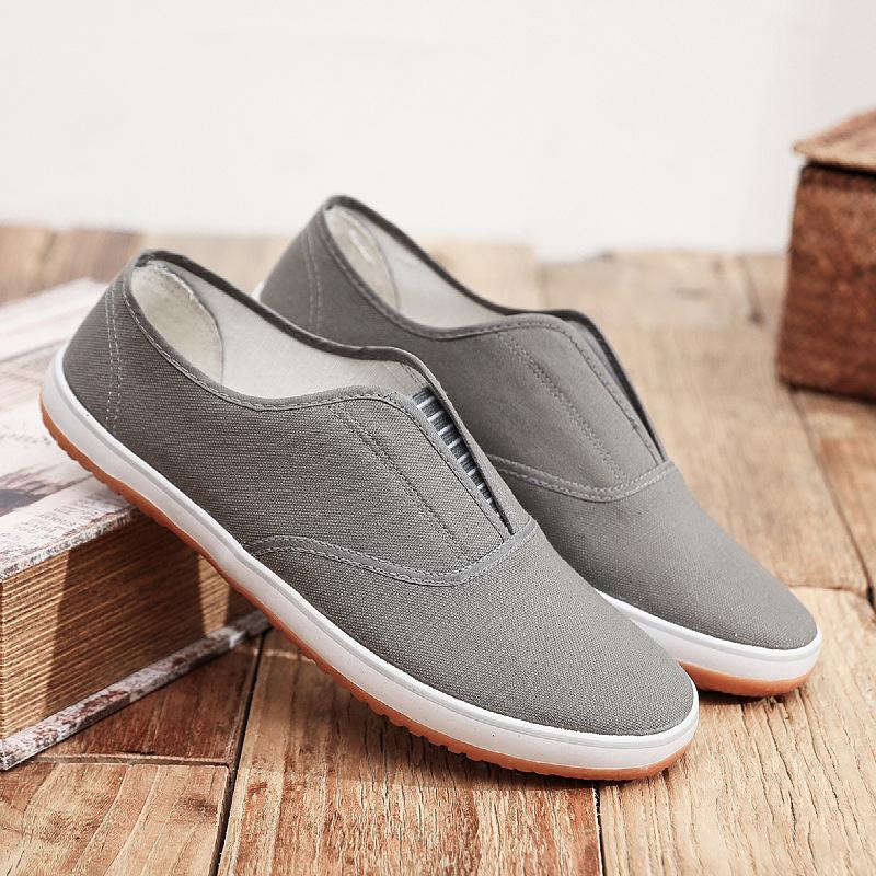 Frühling und Sommer neue Deckschuhe Herren Freizeitschuhe Arbeitsschutzschuhe Canvas-Schuhe Rindflechsensohle Low-Top rutschfest weiche Sohle Einslipper