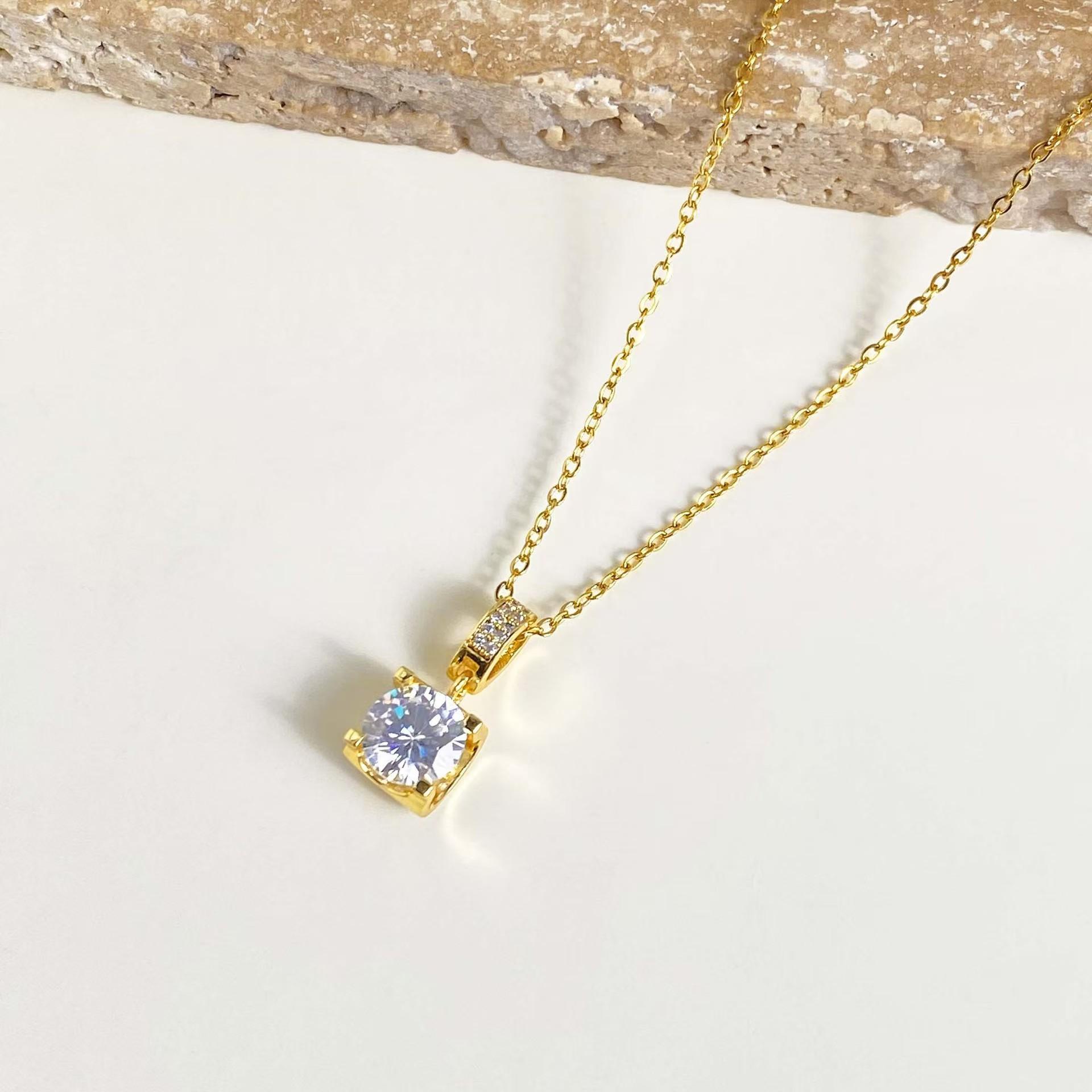 

Ожерелье Женственность Объемное Ожерелье с цирконом на четырех лапках Элегантная Нишевая Легкая Роскошь Медь с Покрытием Настоящим Золотом Не Тускнеющие Аксессуары