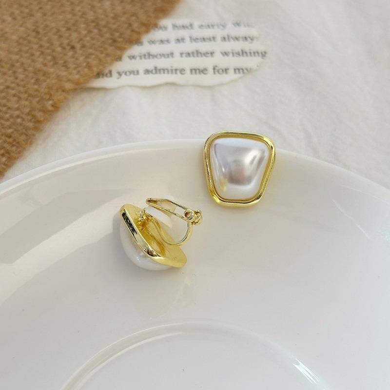 Camellia Temperament No Ear Pierced Ear Clips Pearl Flower Checkerboard Diamond Triangular Ear Clips Niche Earrings Women
