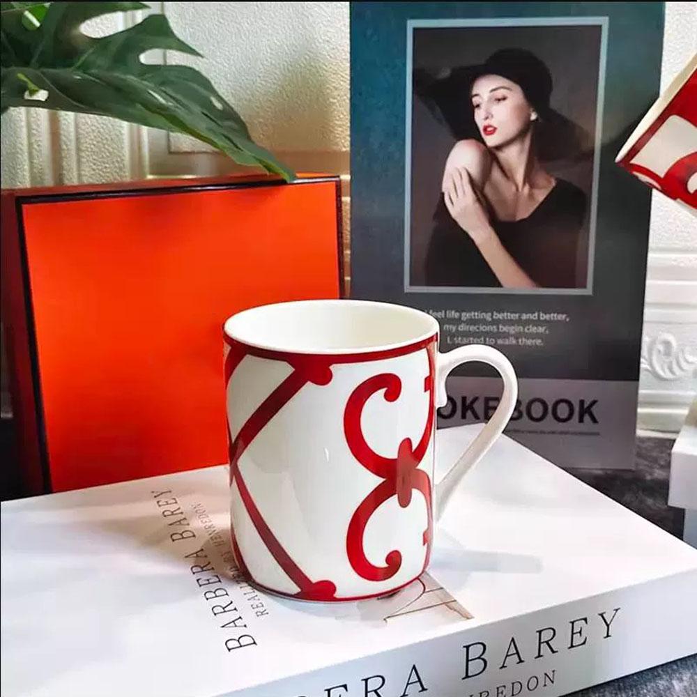 Europäischer Leichter Luxus Fortschrittliches Knochenporzellan Tasse Becher Becher Exquisite Nachmittagstee Hochwertige Tasse Wasserbecher Kaffeetasse Weihnachtsgeschenke