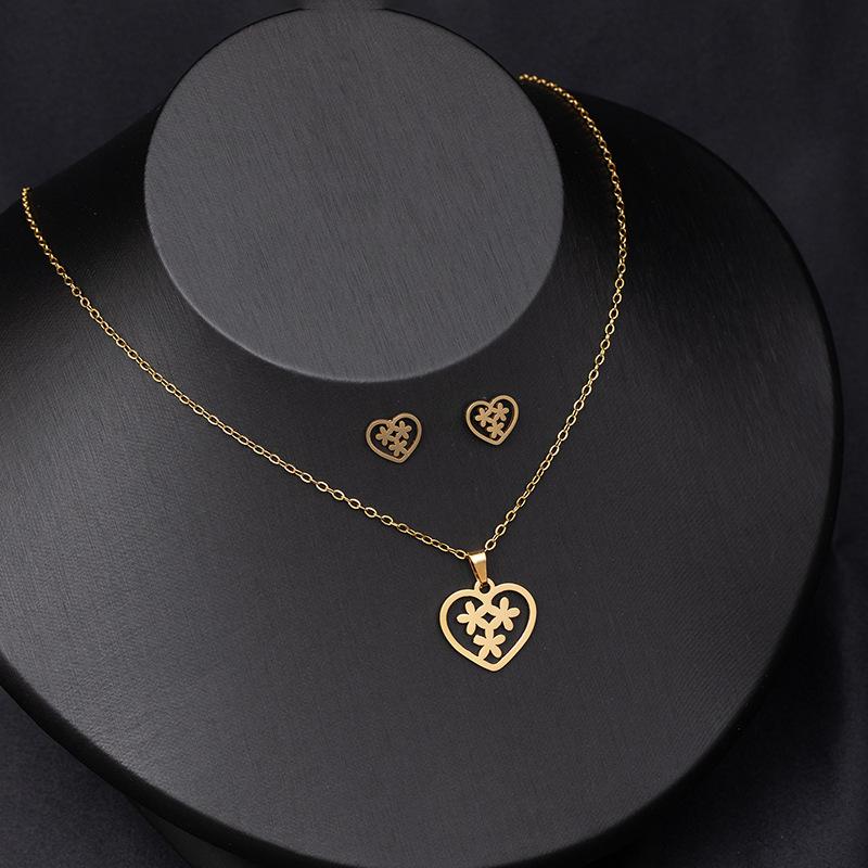 Fashion Hollow Love Glossy Necklace Earrings Set Women'S Niche Design Heart Pendant Earrings Necklace