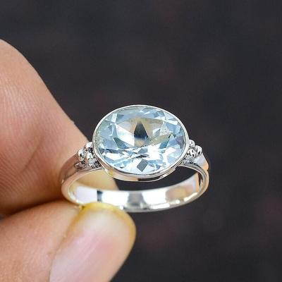 Blauer Topas-Edelstein-Ring, handgefertigter Ring aus 925er Sterlingsilber, Statement-Ring, Geburtsstein-Geschenk, Lünettenring, Partywear-Ring