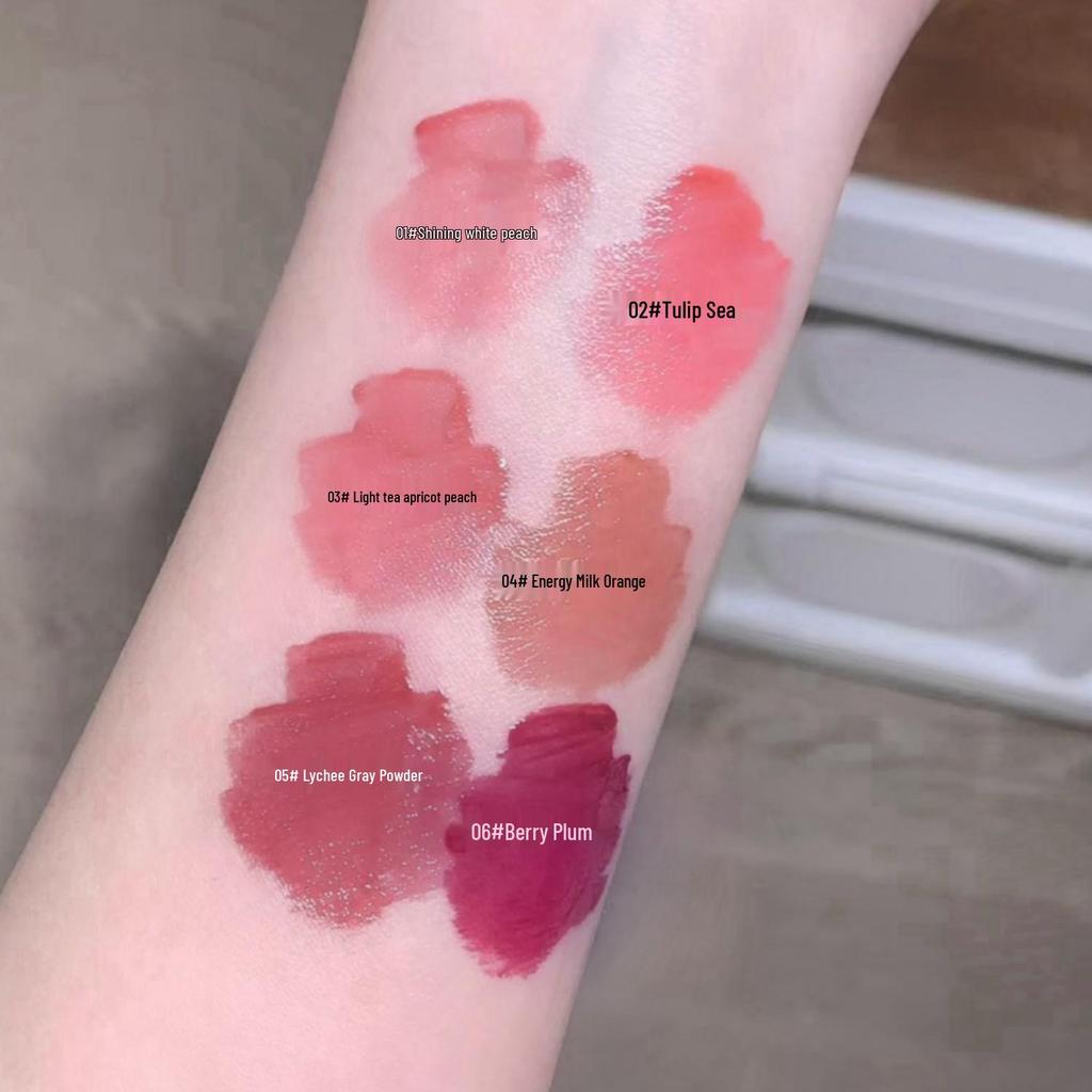 Sakiino Iridescent Lip Gloss: Mirror Finish, Plumping, and Whitening Effect for Glass-Like Lips.