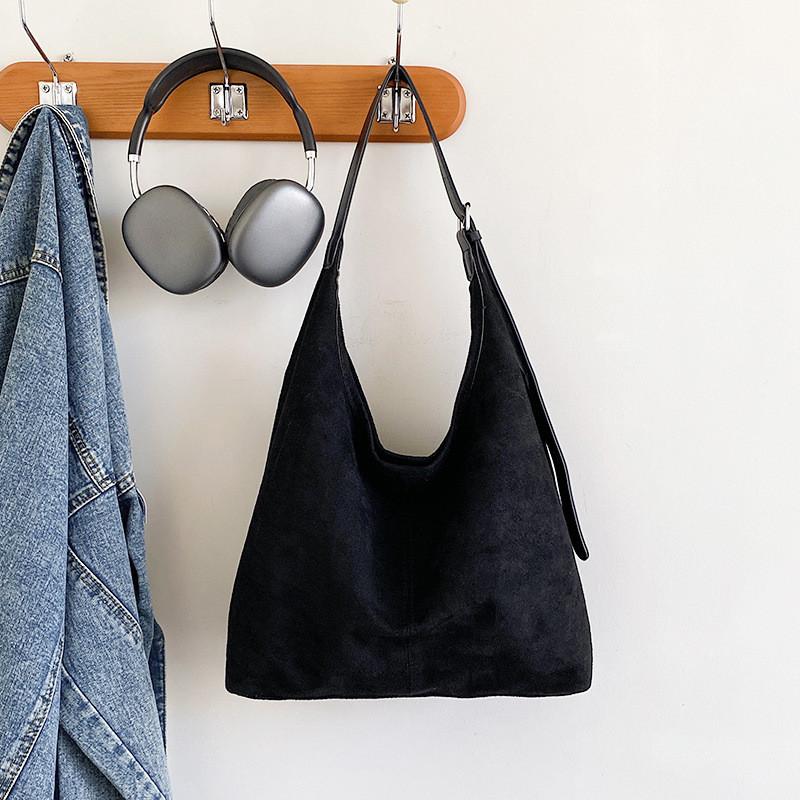 Chic Retro Korean Style Tote Bag For Women With Large Capacity And Fashionable Design In Black Khaki Or Coffee