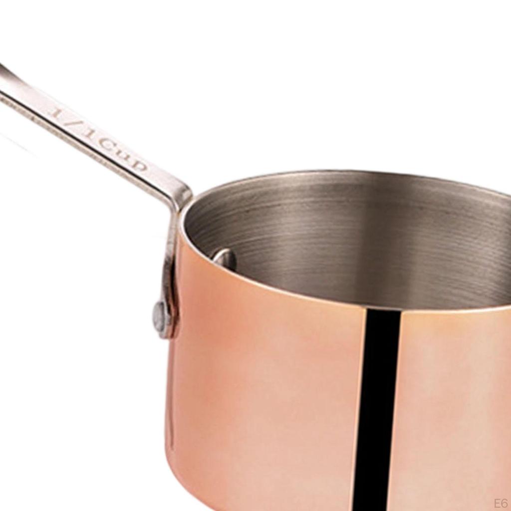 Kompakt kastrull med handtag för matlagning och servering