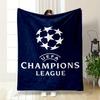 Bílé hvězdy tvořící tvar koule nad textem "UEFA Champions League". deka na všechna roční období přikrývka na polední siestu hodit dárek