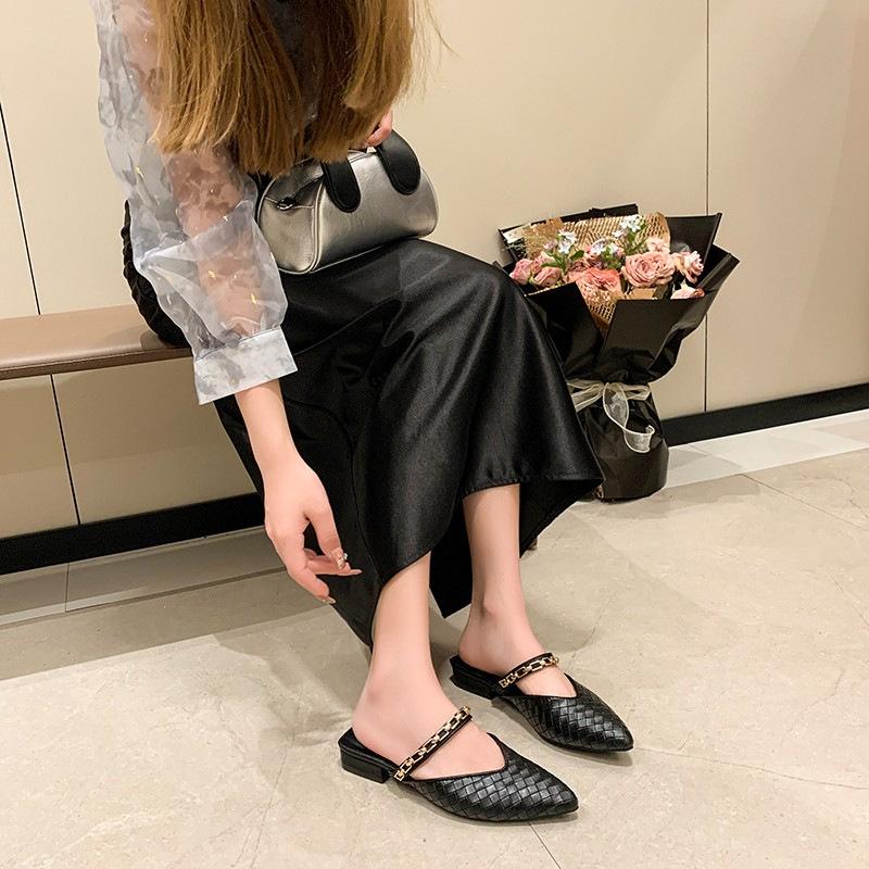 Niche Fashion Metal Chain Woven Bag Head Dragging Women Lazy Outside Wearing Pointed Flat Women's Summer Bottom Half Slippers