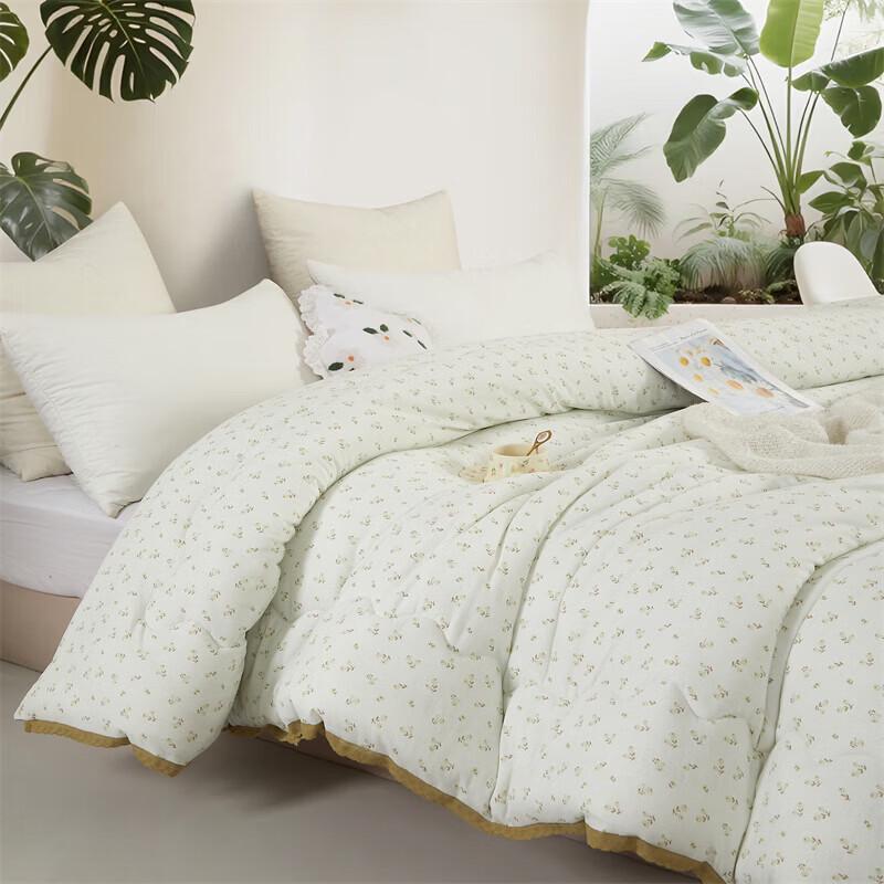 

Romantic Home Violet All-Season Polyester Fiber Quilt