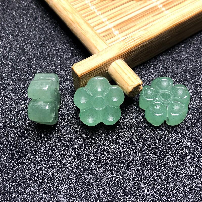 Green Agate Five-Petal Flower Pendant and Hand String Accessory Set