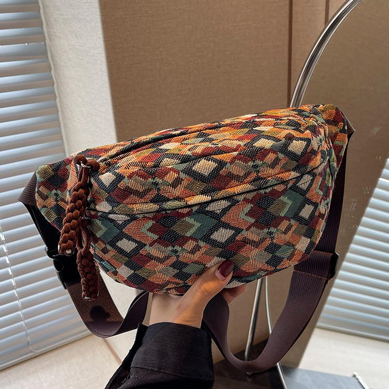 

Retro Ethnic Style Walking and Running Sports Chest Bag for Women New High End Niche Crossbody Mobile Phone Waist Bag