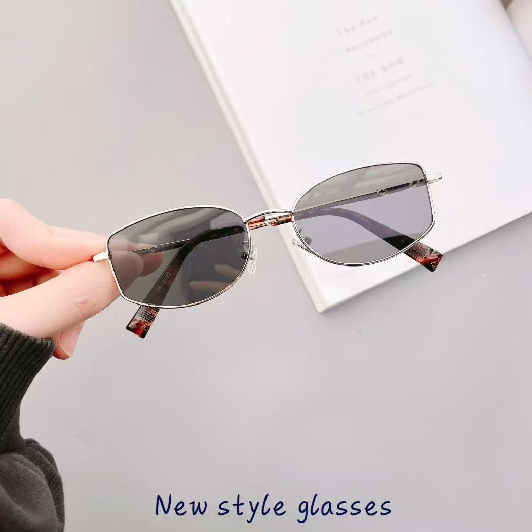 

Titanium Material Sunglasses Female Rectangle Shape UV Protection Male Sun Eyeglasses Stylish Trendy Women Sun Glass