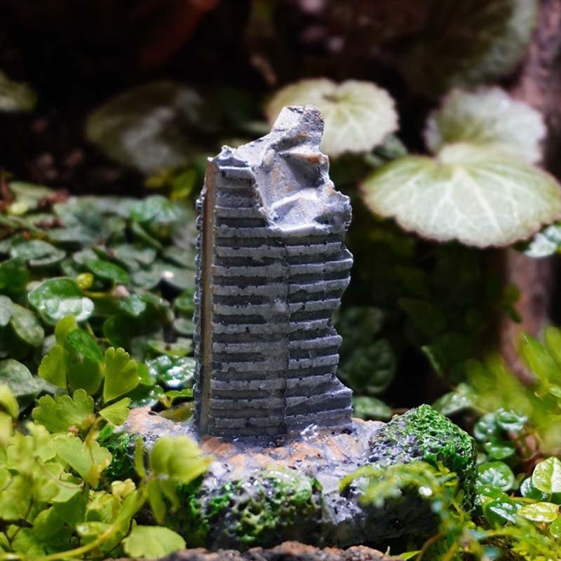 Damaged Building Model Figure Aquarium Ornament Resin Decoration With Detailed Design For Unique FishTank Landscapes