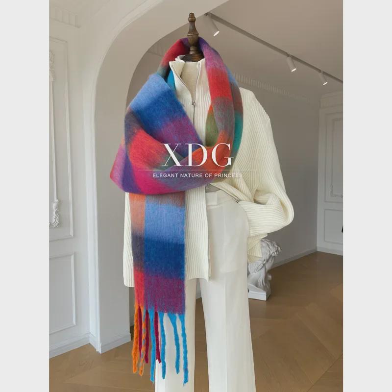 Elegant Gradient Plaid Velvet Shawl: Perfect for Autumn and Winter Travels