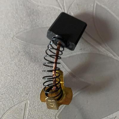 10-teiliges Set Motorkohlebürsten als Ersatzteile für elektrische Hammer-, Trenn- und Poliermaschinen.