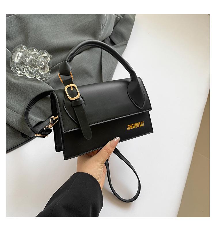 

2024 новый повседневный тренд ретро европейский и американский иностранный стиль буквенная фурнитура мода плечо текстура сумка через плечо женская чёрный