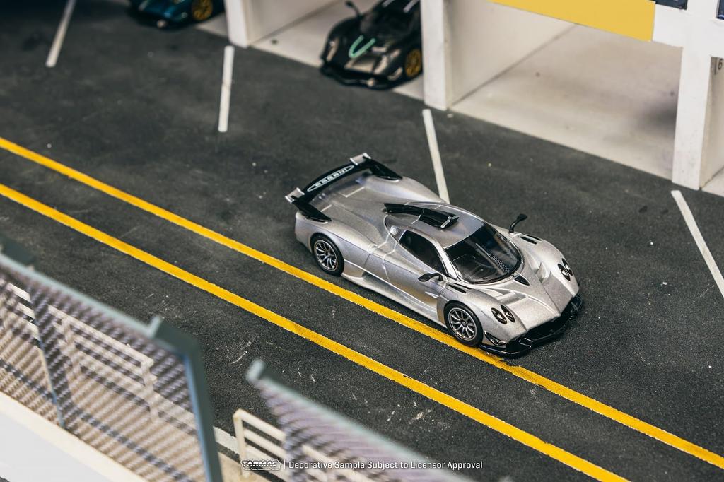 TARMACWORKS Pagani Huayra R Satinsilber Fertigprodukt 1/64 T64G-TL035-SL