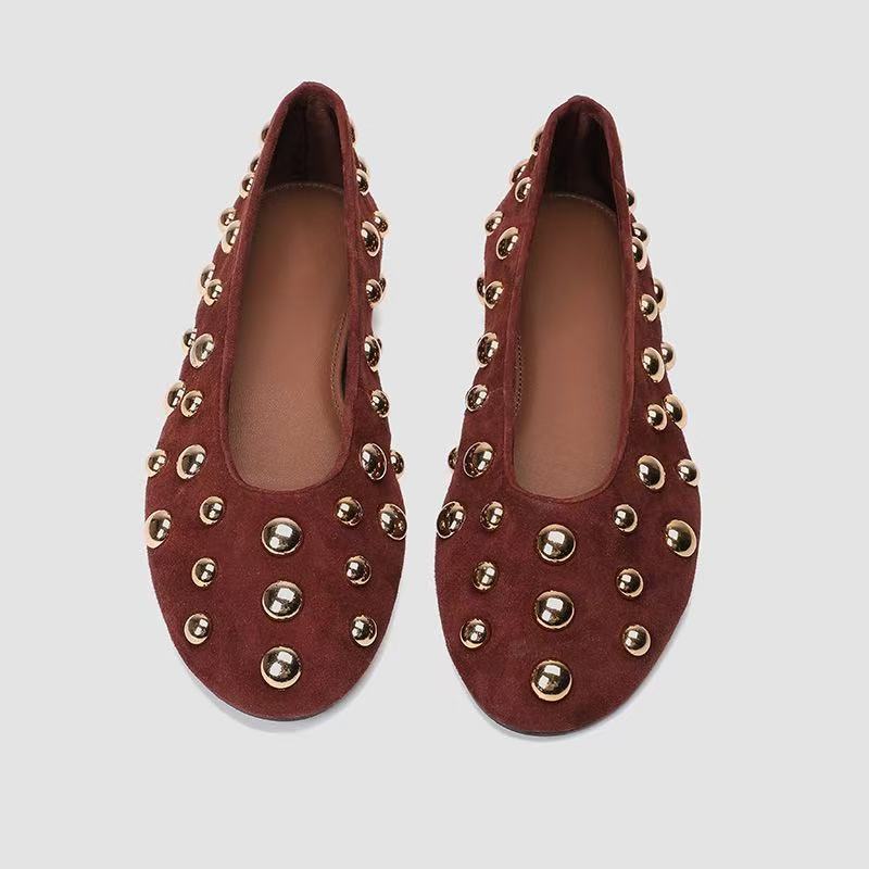 

Новые женские черные кожаные балетки с заклепками, повседневная обувь на плоской подошве, с круглым носком 41 коричневый