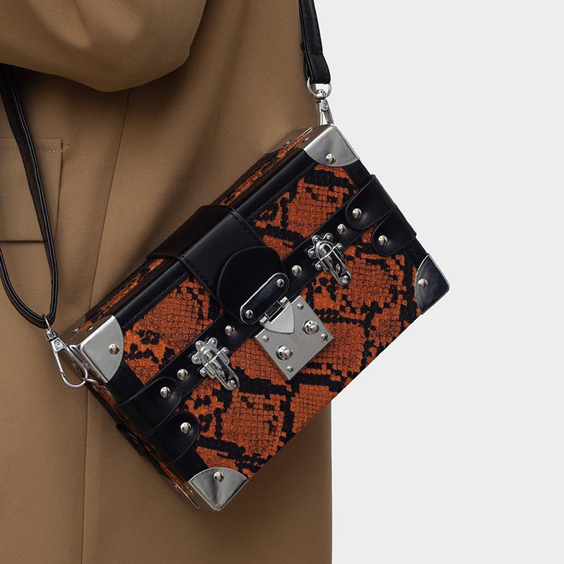 

Bags bags women s bags 2025 new European and American fashion snake pattern shoulder bag ins Internet celebrity messenger retro box bag чорний