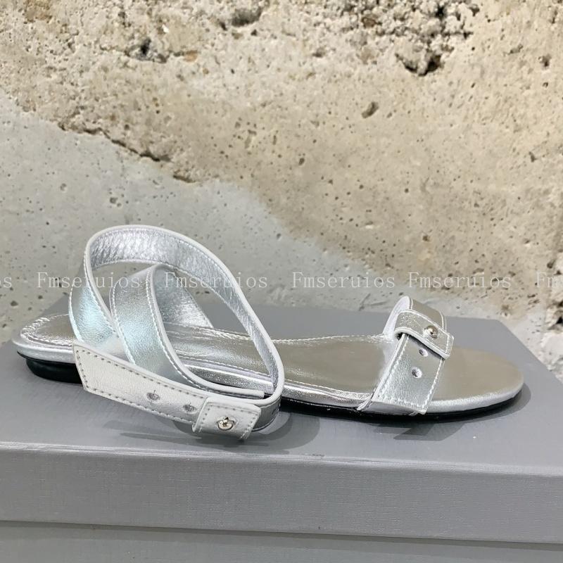 Summer Fashion Women Flat Sandals Ankle Strap Genuine Leather Rivets Buckle Concise Design Fashion Beach Holiday Casual Shoes