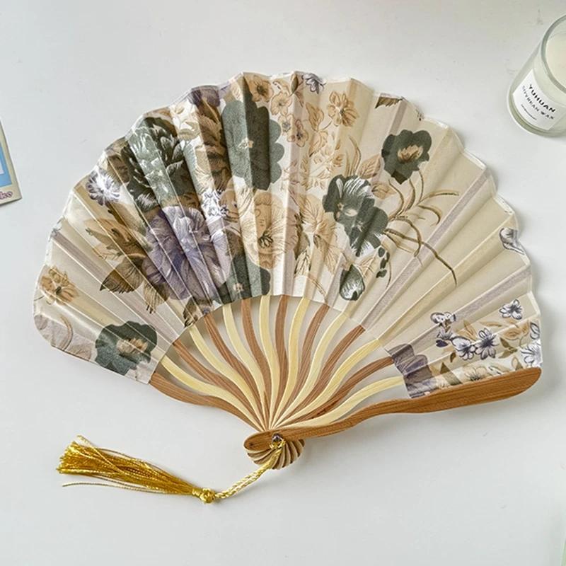 

Складной веер из шелка в китайском стиле, веер с цветком, классический ручной веер с чехлом, реквизит для фото, кисточка, складной веер, аксессуары для ханьфу