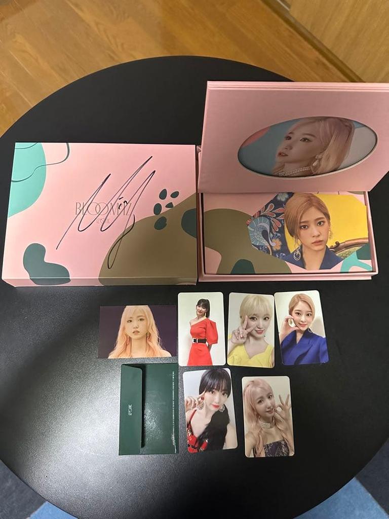 [USED] IZ*ONE BLOOM*IZ CD Signed with Photo Card