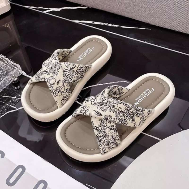 New Chinese Style Thick-soled Slippers for Women's Summer Wear 2025 New High-end One-word Muffin and Beach Sandals for Women