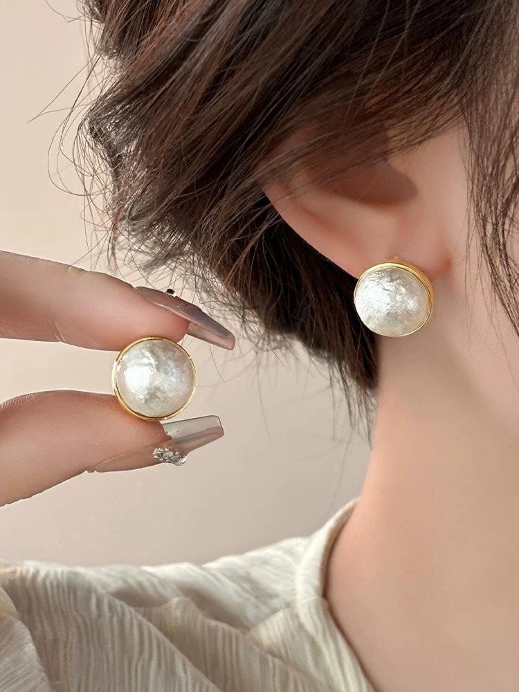 Ear-free pierced earrings, retro ear clips, cotton steamed bread beads, stud earrings, high-end sense, fashion, commuting temperament, earrings